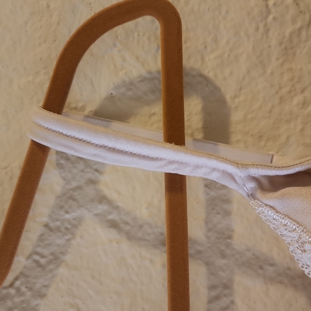 Vanity Fair Style 75-038 Ivory underwire bra - Picture 4 of 7